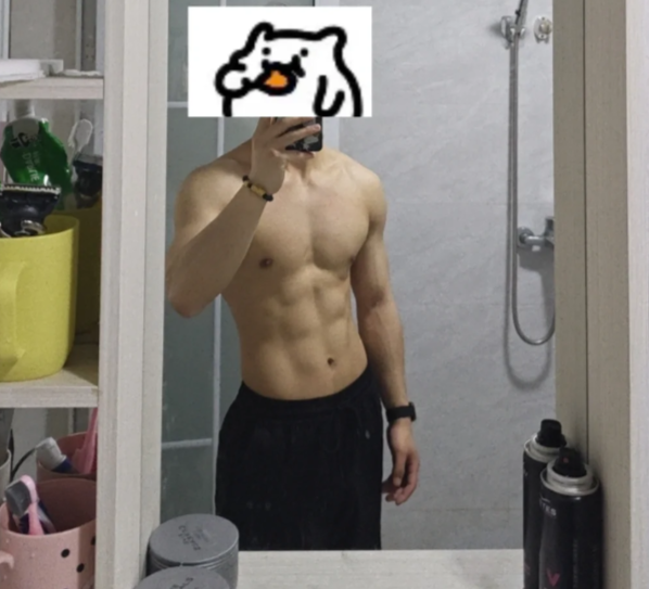健身房找男私教_健身房男私教的对象_健身房私教聊天曝光