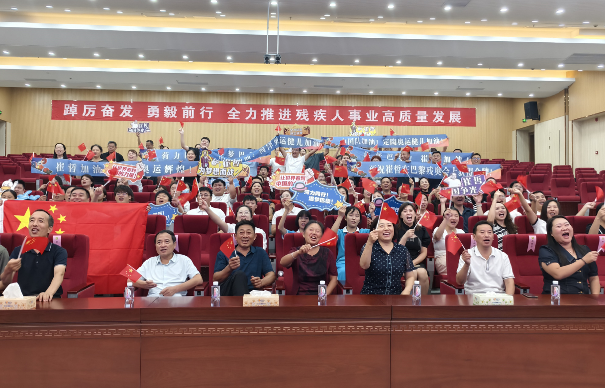 菏泽举重健儿世界冠军_菏泽籍举重教练_举重冠军健身