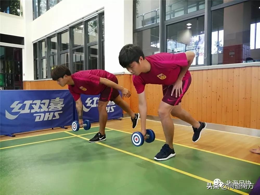 足球比赛世界冠军_足球赛冠军没世界有什么奖励_足球没有世界冠军赛