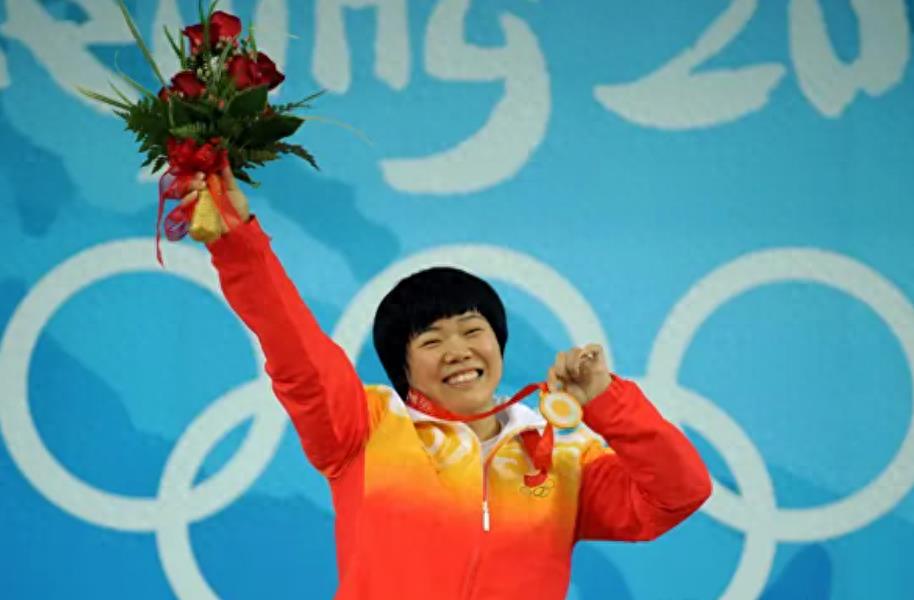 奥运举重女子冠军前年是谁_奥运女子举重04年前冠军_举重女子奥运会冠军