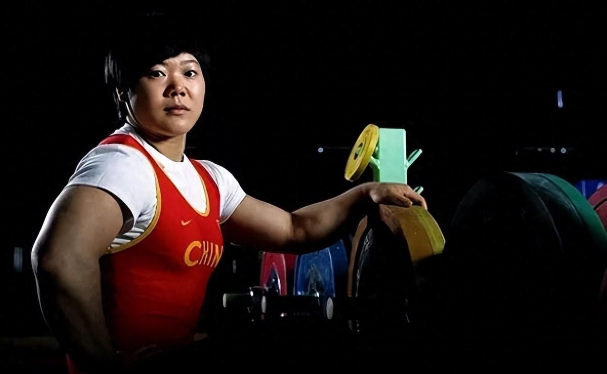奥运女子举重04年前冠军_奥运举重女子冠军前年是谁_举重女子奥运会冠军