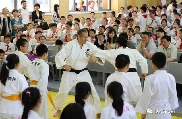 青岛柔道女生冠军是谁_青岛冠军女生柔道是哪里的_青岛柔道运动员