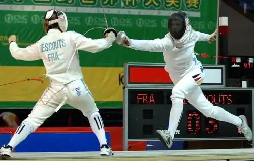 2021女子击剑冠军_全国女子击剑冠军有谁_女子冠军击剑全国有多少人