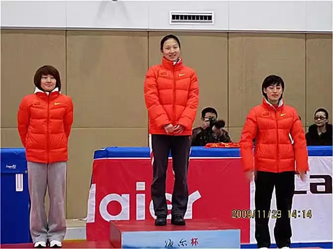 中国滑雪李雪尧_速度滑冰中国世界冠军李雪_滑雪冠军李爽