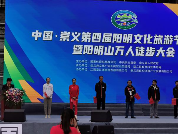 速度滑冰中国世界冠军李雪_滑雪世界冠军李爽_中国滑雪李雪尧