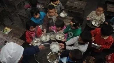 贫困儿童营养_贫困县营养餐宝宝_贫困儿童营养午餐