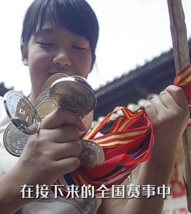篮球小孩比赛_打篮球的小孩冠军_小孩篮球明星